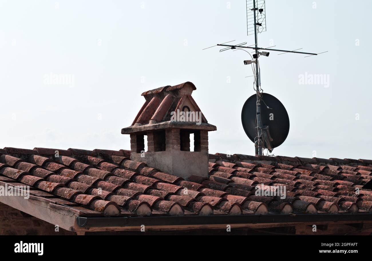 Satellite dish home italy hires stock photography and images Alamy