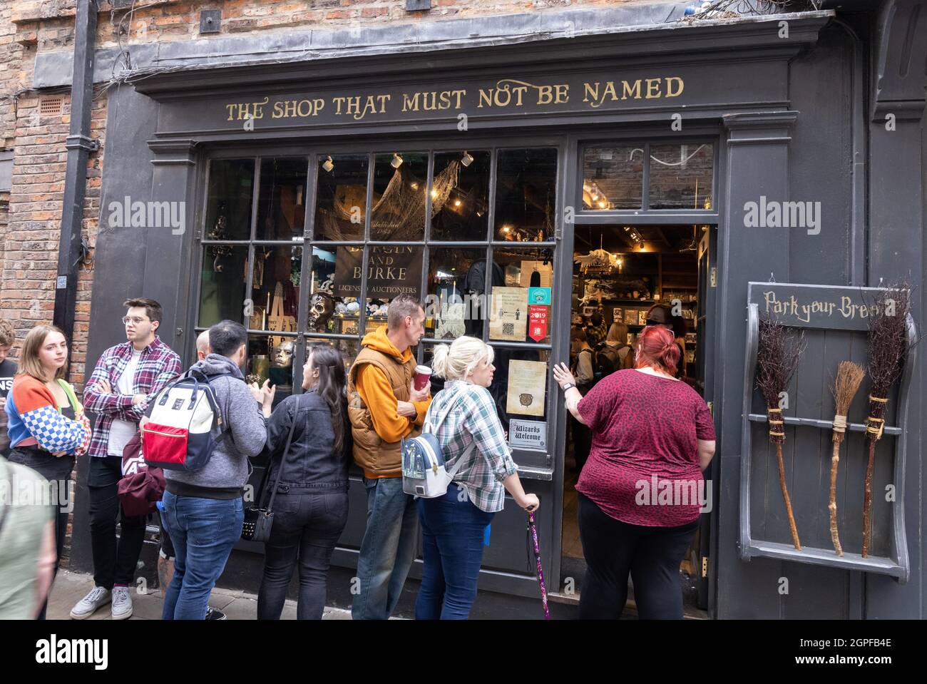 Harry Potter shop, The Shambles York UK; People queuing outside "The shop that must not Named", themed on the Harry Potter films, York UK Stock - Alamy