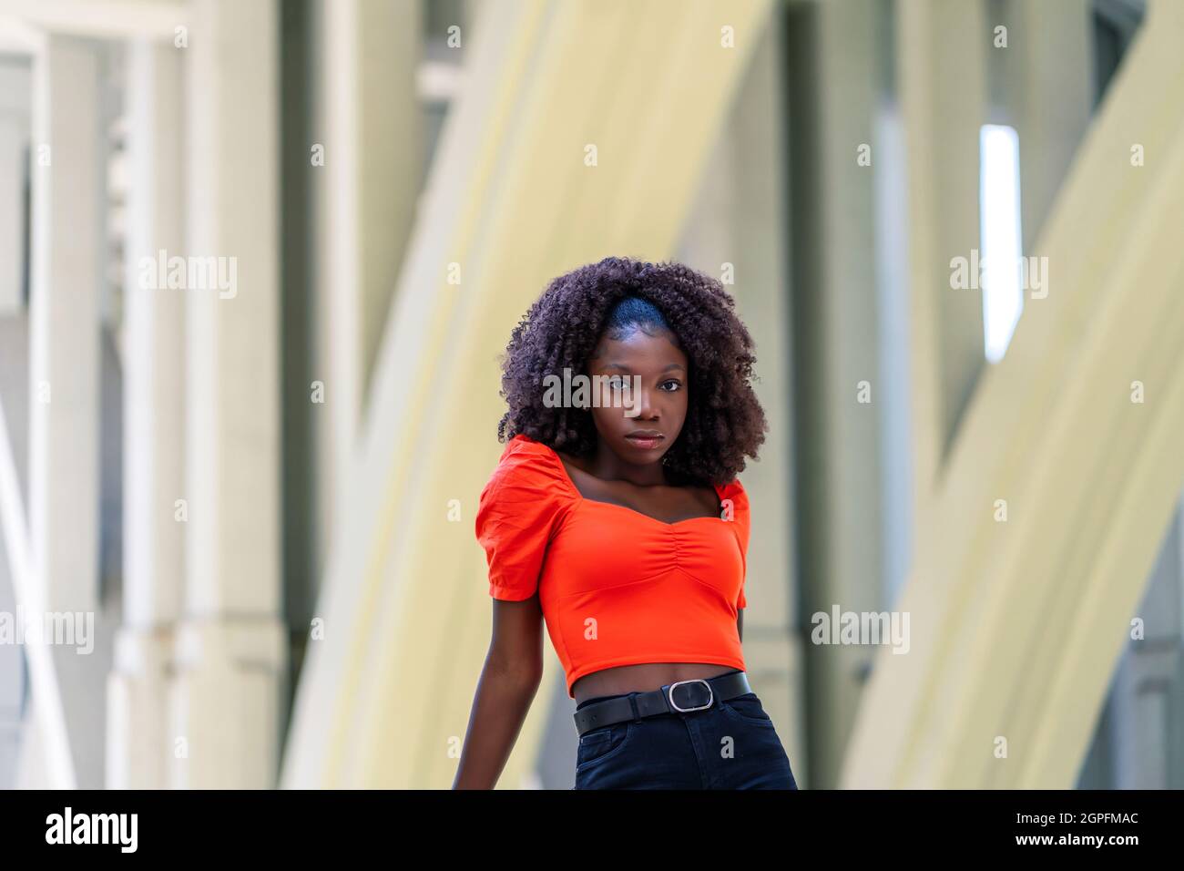 lovely portrait of an african girl in the city Stock Photo - Alamy