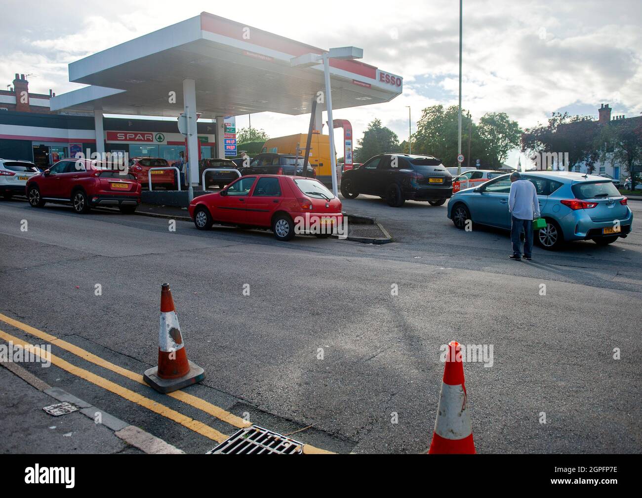 Leicester, UK. 29 September 2021. Petrol station forecourts begin to reopen as queueing