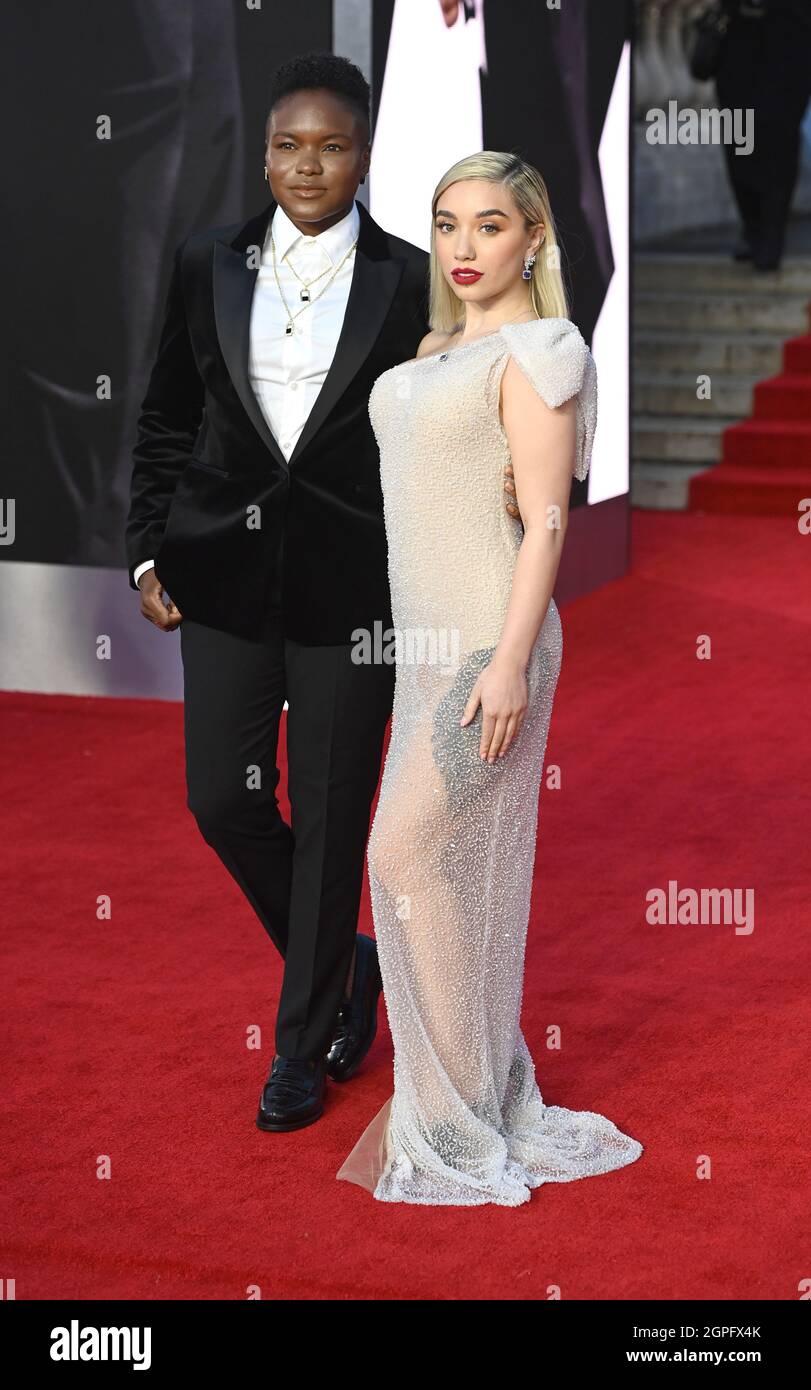 Photo Must Be Credited ©Alpha Press 079965 28/09/2021 Nicola Adams and Ella Baig James Bond No Time To Die World Premiere At The Royal Albert Hall In London Stock Photo