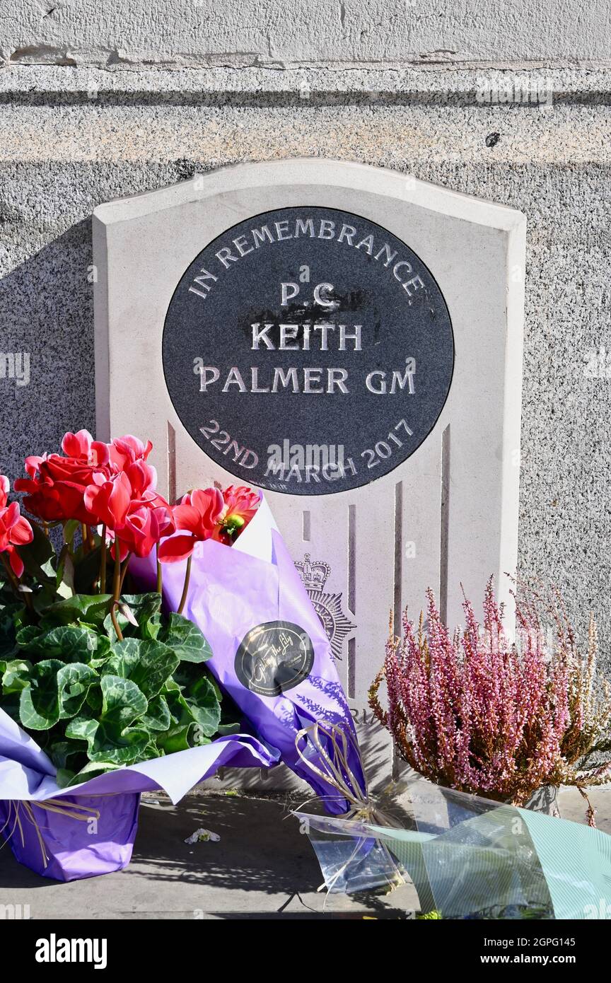 London, UK. Sept 29th 2021:On the approach of what would have been his 53rd birthday on 3rd October 2021, floral tributes were laid for PC Keith Palmer who was murdered during a terrorist attack on Parliament on 22.03.2017. PC Palmer was postumously awarded the George Medal, the second highest award for gallantry 'not in the face of the enemy'. Houses of Parliament, Westminster. Credit: michael melia/Alamy Live News Stock Photo