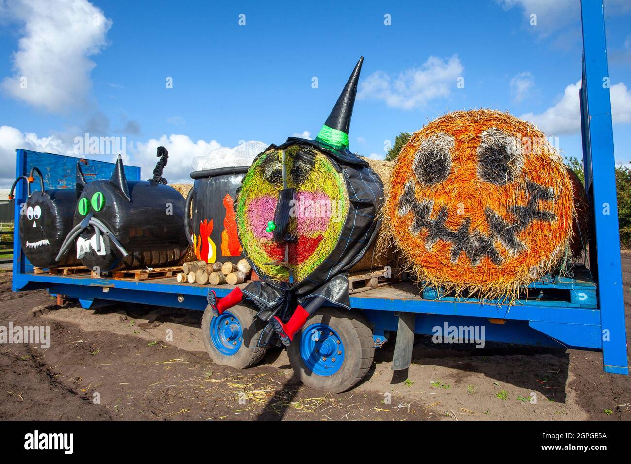 Emoji straw bales smiley faces hires stock photography and images Alamy