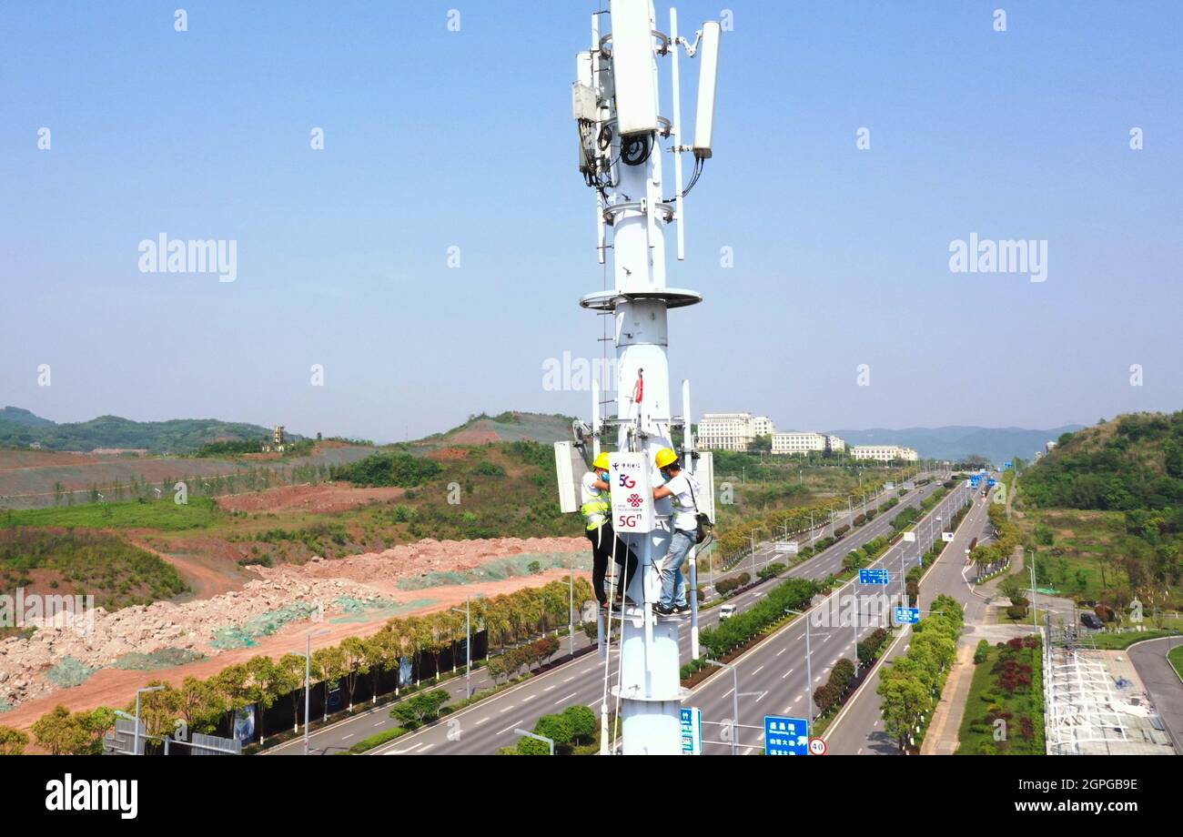 (210929) -- BEIJING, Sept. 29, 2021 (Xinhua) -- Aerial photo taken on April 15, 2020 shows people working at the construction site of a 5G base station in Chongqing, southwest China. TO GO WITH XINHUA HEADLINES OF SEPT. 29, 2021 (Xinhua/Wang Quanchao) Stock Photo