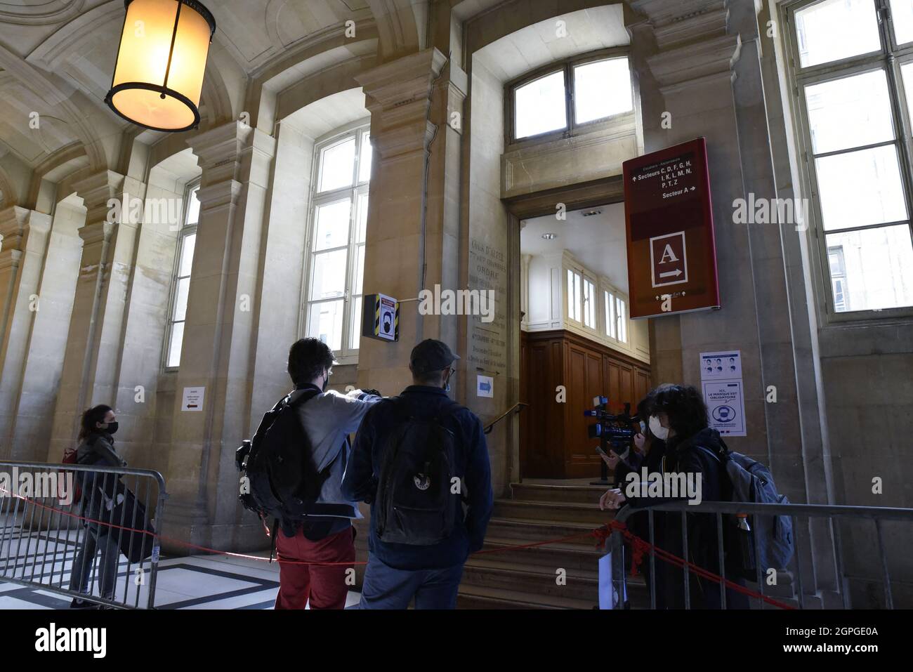 Journalistes - Trial of 7 Ex Italian Red Brigades for their extradition to Italy, at the courthouse in Paris, France, on September 29, 2021. The trial postponed to January 12, 2022. Photo by Patrice Pierrot/Avenir Pictures/ABACAPRESS.COM Stock Photo