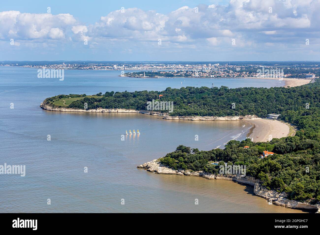 France, Charente Maritime, Meschers sur Gironde, the beach and pointe de Suzac (aerial view) Stock Photo