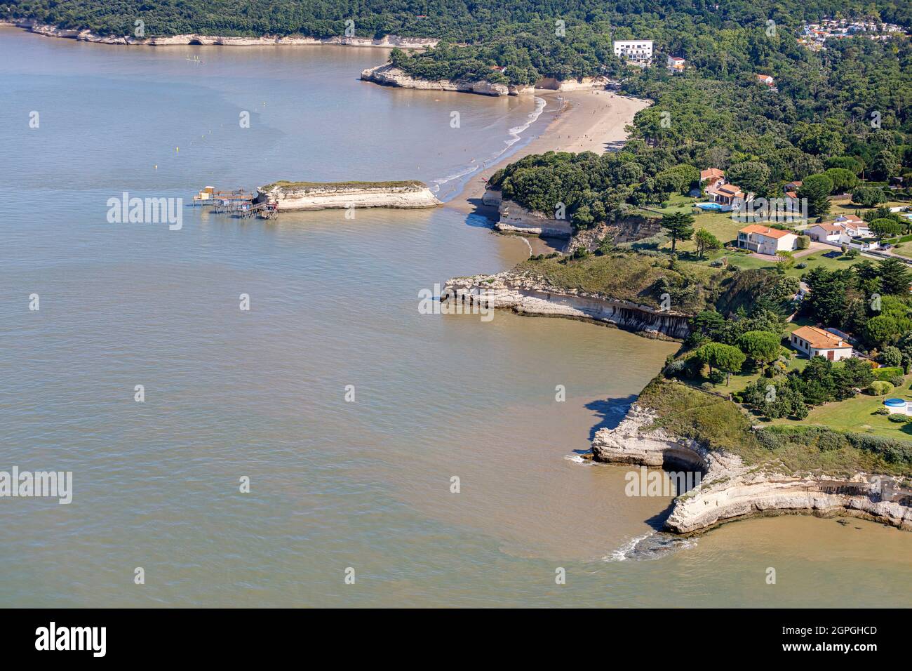 France, Charente Maritime, Meschers sur Gironde, La Couronne rock on the Vergnes beach (aerial view) Stock Photo