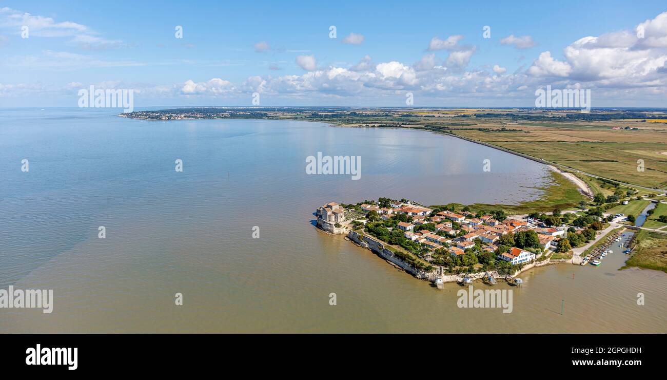 France, Charente Maritime, Talmont sur Gironde, labelled Les Plus Beaux Villages de France (The France, Charente Maritime, Talmont sur Gironde, labelled Les Plus Beaux Villages de France (The