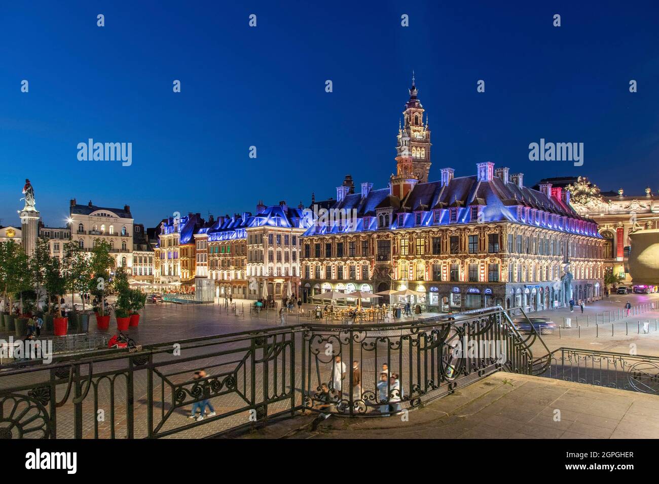 France, Nord, Lille, Place du General De Gaulle or Grand Place, old stock market and belfry of the Chamber of Commerce and Industry in the background Stock Photo