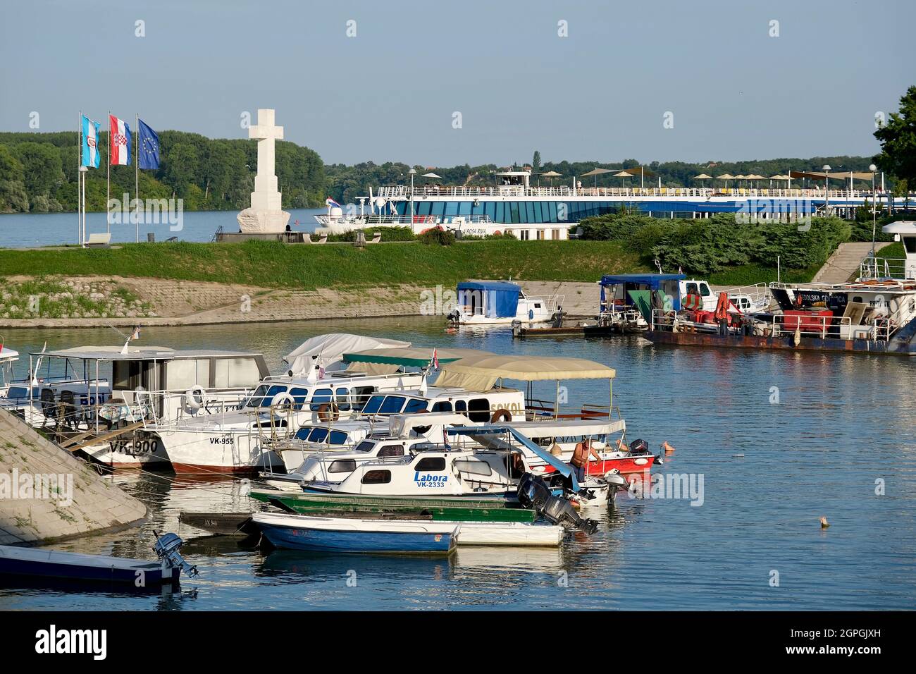 Croatia, Slavonia, Vukovar, the port and the memorial at the mouth of the Vuka and the Danube, cross in honor of all those who gave their lives for free and independent Croatia Stock Photo