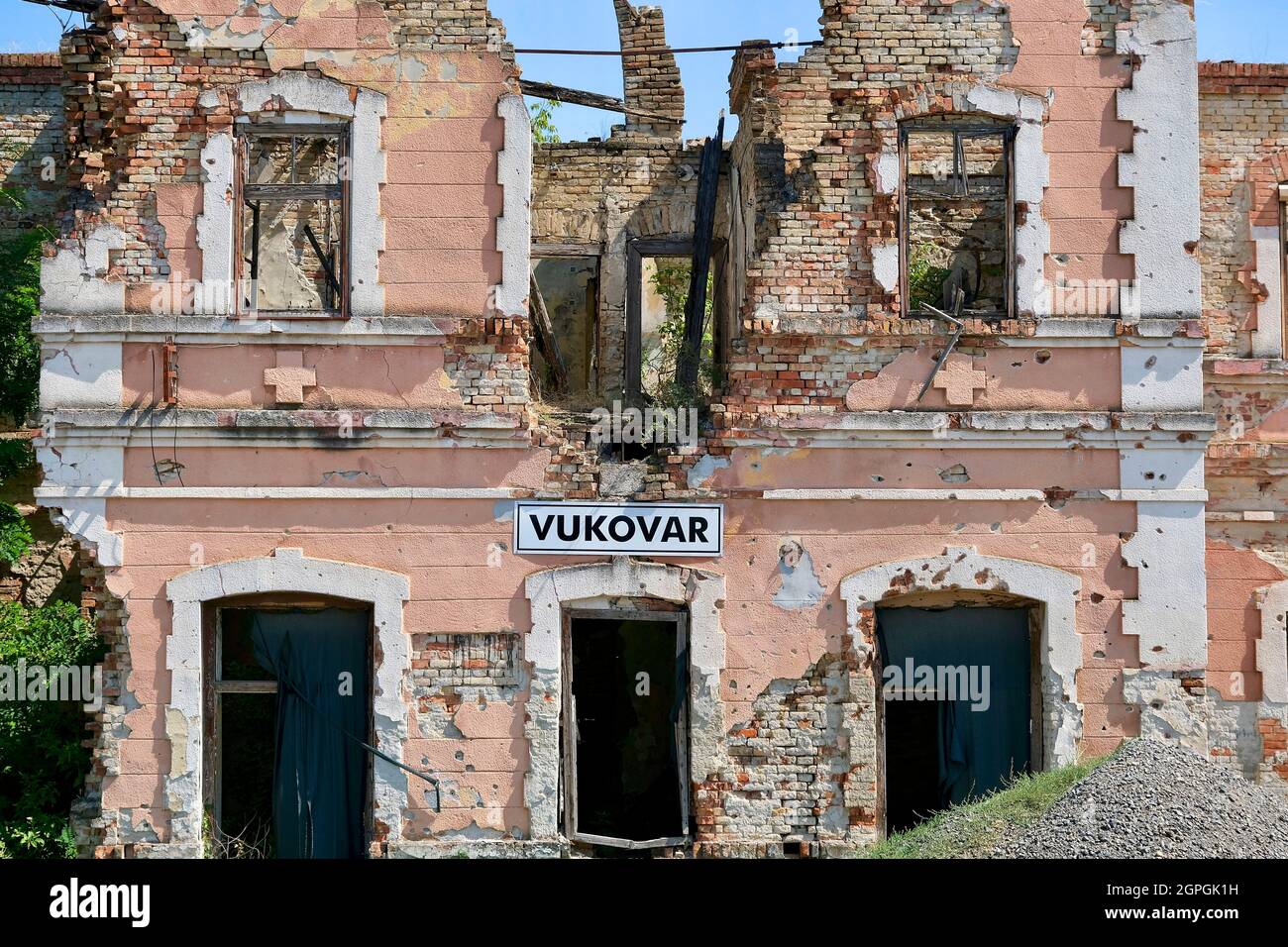 Croatia, Slavonia, Vukovar, facade of the ruined station after the siege of Vukovar between August and November 1991 Stock Photo