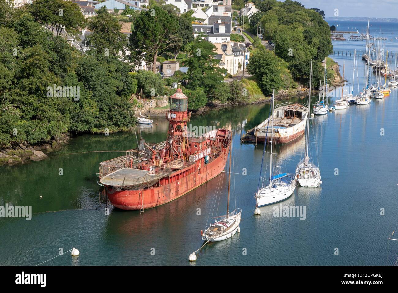 France, Finistere, Cornouaille, Douarnenez, the docks of Port Rhu with ships in the harbour museum Stock Photo