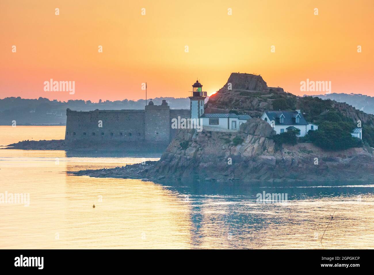 France, Finistere, Morlaix bay, Carantec, Louet island and Taureau castle built by Vauban in the 17th century Stock Photo