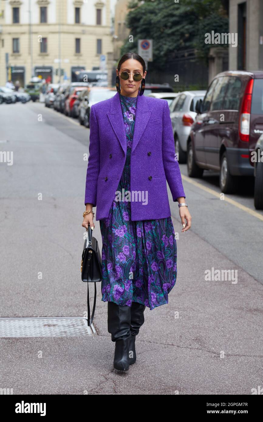 MILAN, ITALY - SEPTEMBER 25, 2021: Elisa Taviti with purple blazer jacket  and floral print dress before Salvatore Ferragamo fashion show, Milan  Fashio Stock Photo - Alamy