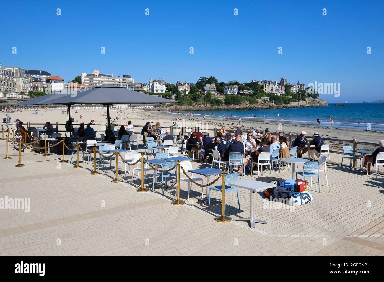 France, Ille et Vilaine, Cote d'Emeraude (Emerald Coast), Dinard, bar terrace on the Ecluse beach Stock Photo
