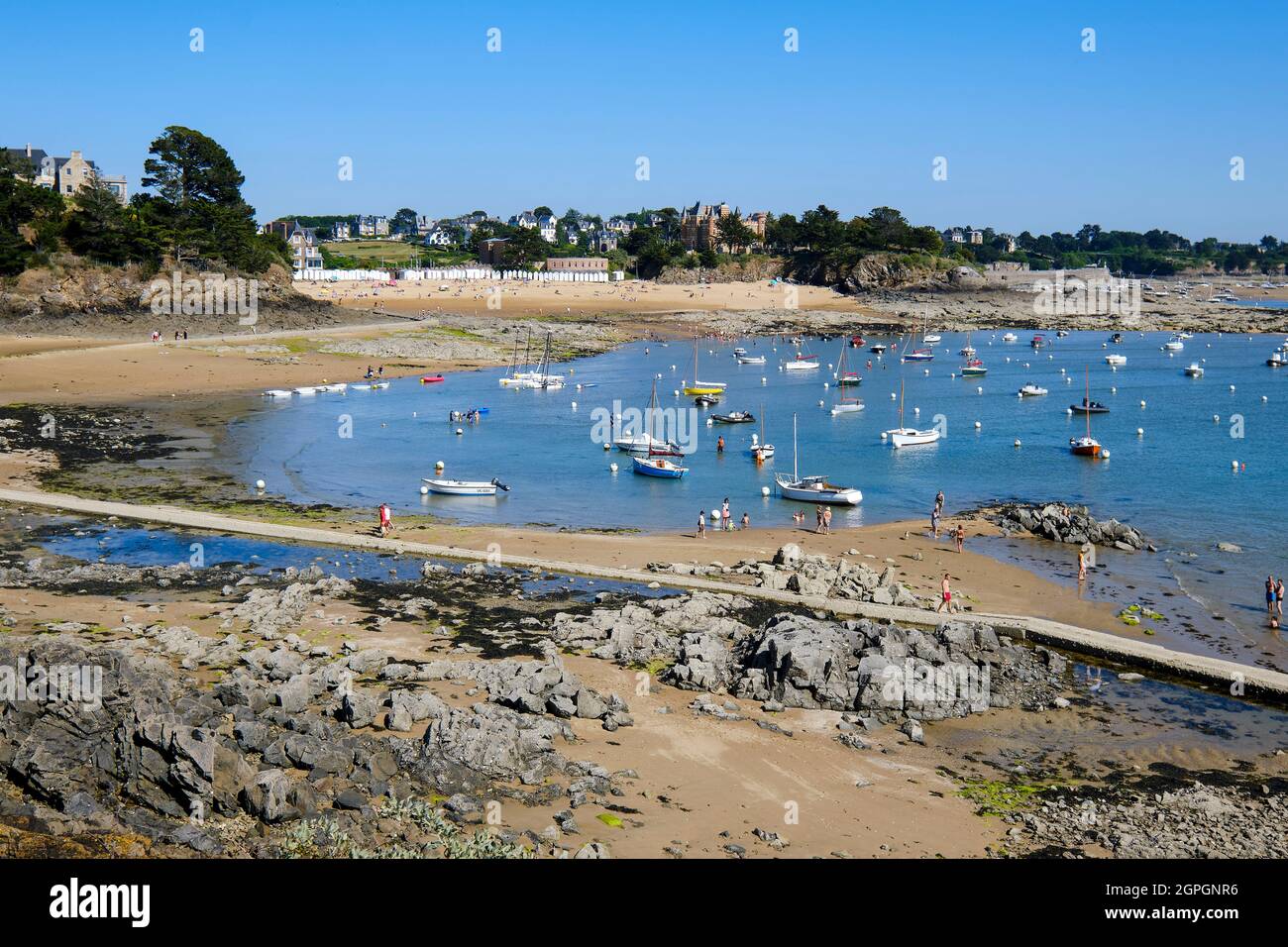 France, Ille et Vilaine, Emerald Coast, Saint-Briac-sur-Mer, beach of la Petite Salinette at low tide Stock Photo