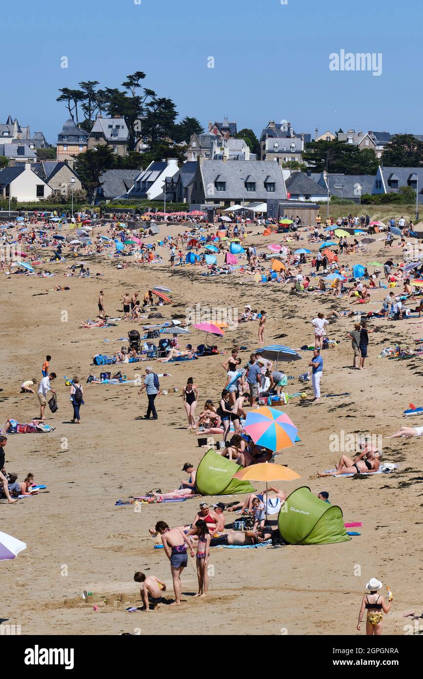 France, Ille et Vilaine, Cote d'Emeraude (Emerald Coast), Saint Lunaire, beach of Longchamp Stock Photo