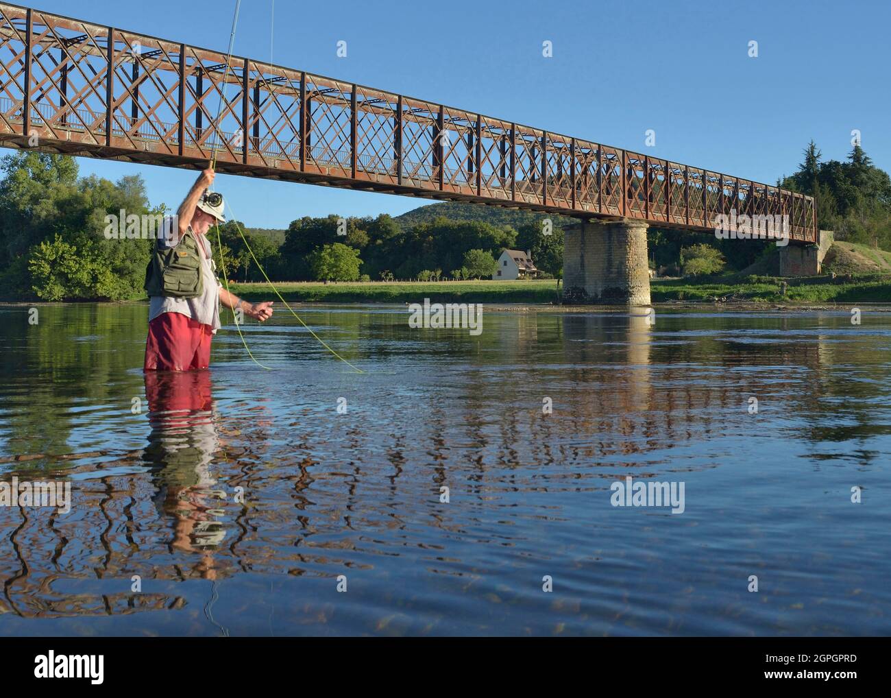 France, Aquitaine, Dordogne, Black Périgord, Garrit, fisherman to the fly in the Dordogne Stock Photo