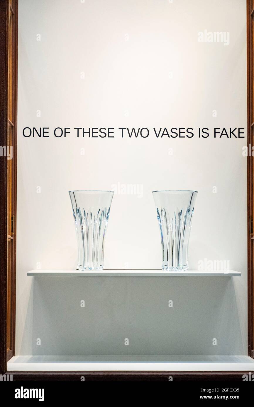 France, Paris, Chatelet-Les Halles district, Bourse de Commerce, Pinault collection, museum of contemporary art, Bertrand Lavier: one of these 2 vases is fake, 1976-2020 Stock Photo