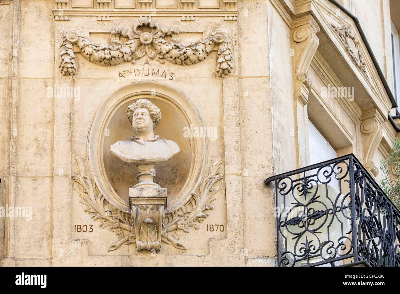 France, Paris, Alexandre Dumas street, bust of the writer Alexandre Dumas in the façade Stock Photo
