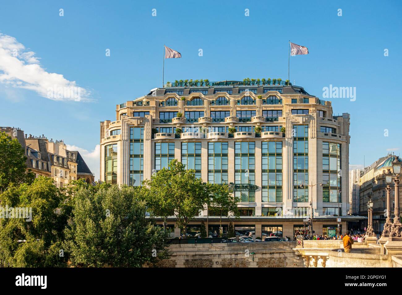 Paris La Samaritaine department store front main elevation close to the  Louvre museum located beside the river Seine sign Stock Photo - Alamy