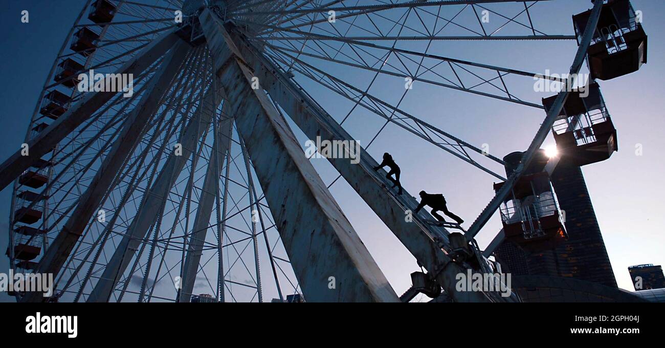 USA. Shailene Woodley and Theo James in the ©Summit Entertainment promo for  the new production: Divergent (2014). Plot: Set in a futuristic dystopia, a  teenager seeks to break free from her homogeneous, image size:1300x680