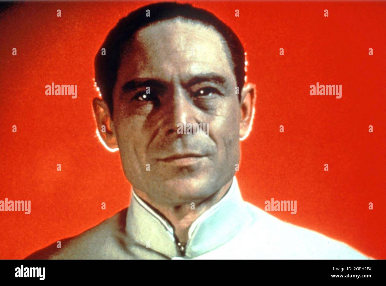 Joseph wiseman as dr. no hi-res stock photography and images - Alamy