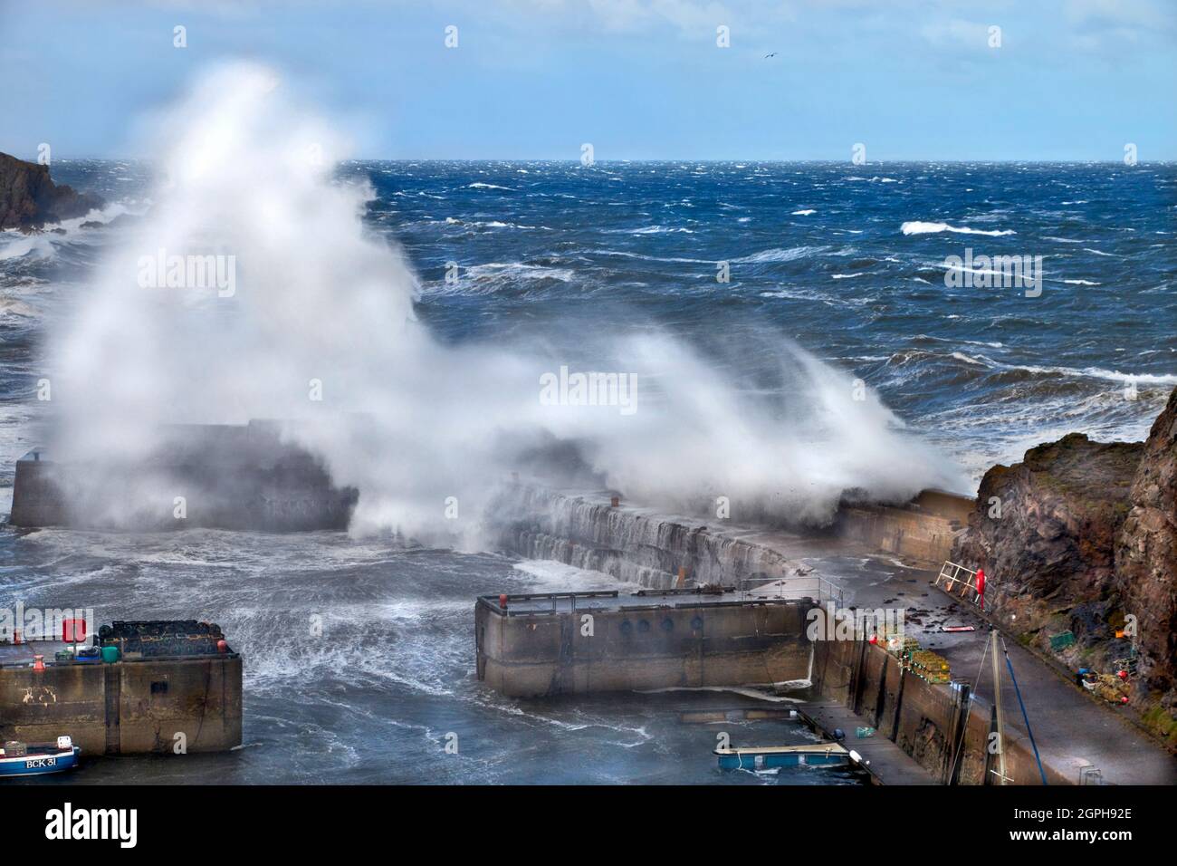 PORTKNOCKIE MORAY COAST SCOTLAND WINTER STORM WITH WIND DRIVEN WAVES OVER THE HARBOUR WALLS Stock Photo