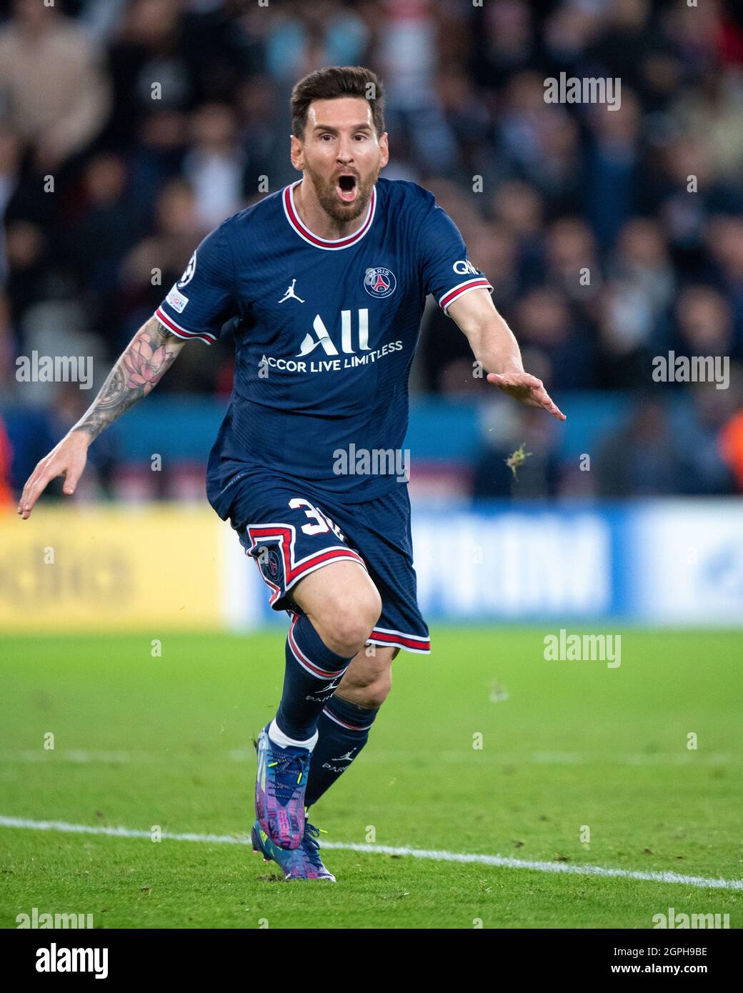 Lionel Messi of Paris Saint-Germain celebrate he's 1st ever goal during the  UEFA Champions League group A match between Paris Saint-Germain and Manche  Stock Photo - Alamy