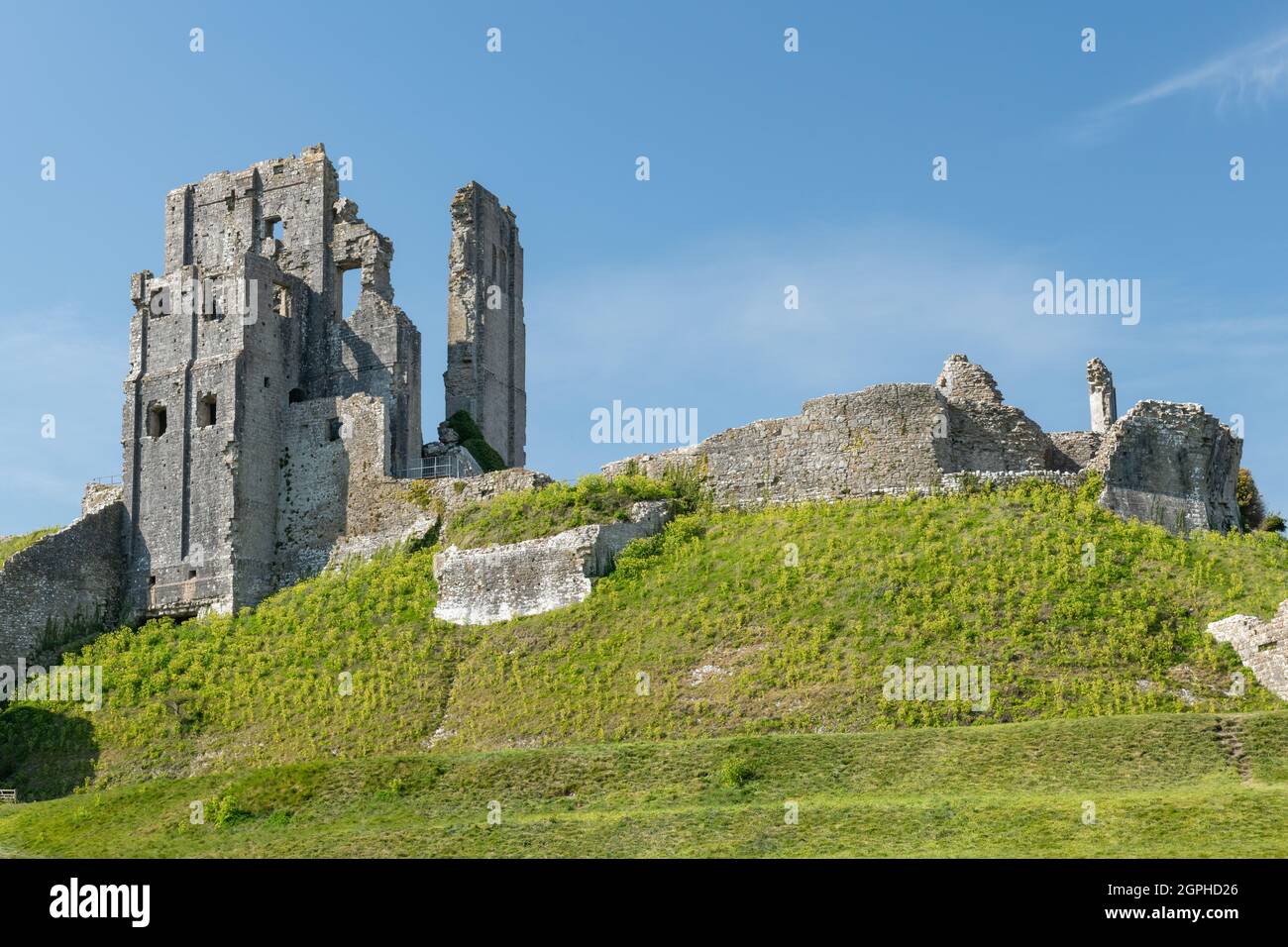 The Ruins Of Corfe Castle In Dorset Stock Photo Alamy the-ruins-of-corfe-castle-in-dorset-stock-photo-alamy