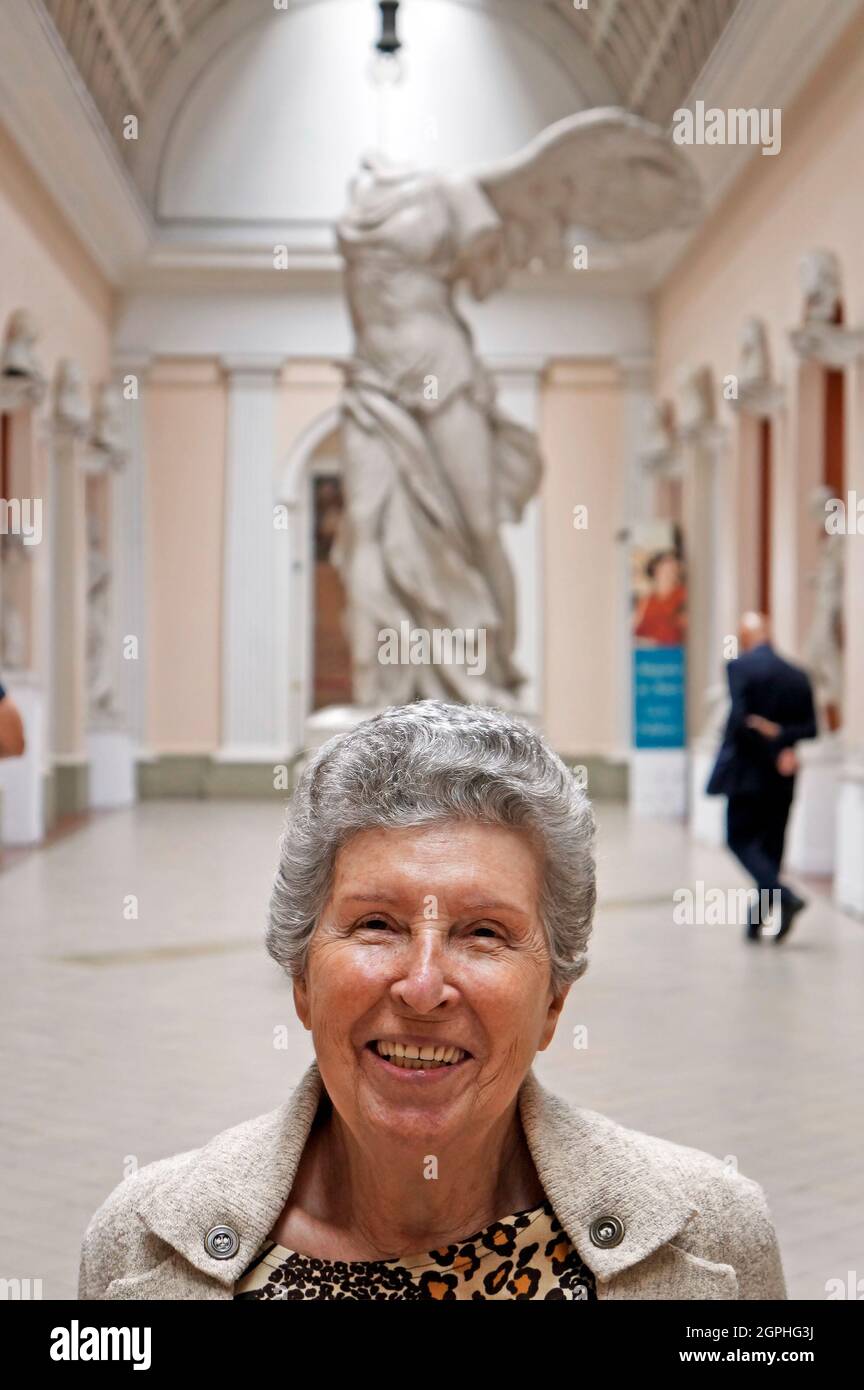 Old lady smiling hi-res stock photography and images - Alamy