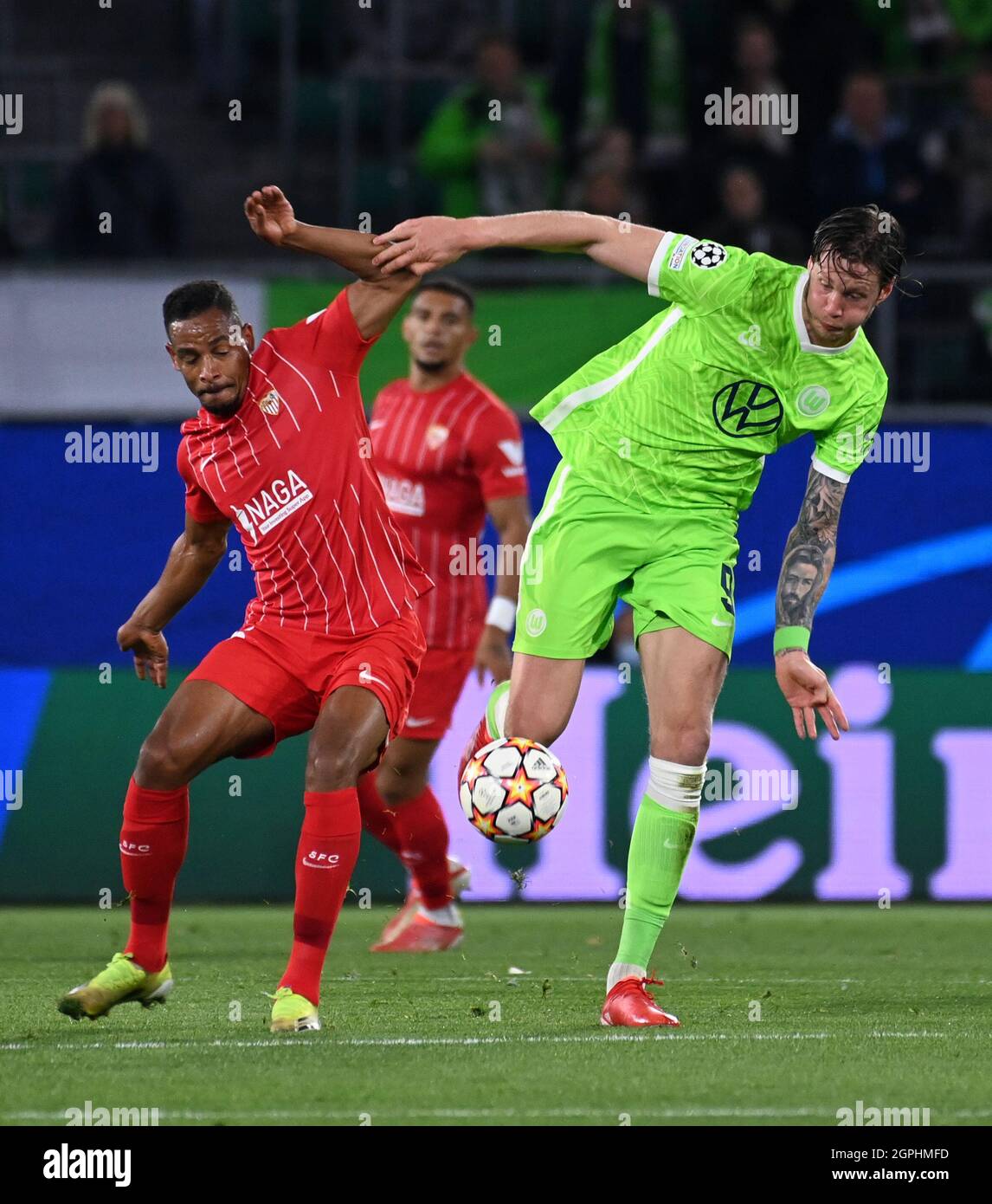 Wolfsburg Germany 29th Sep 2021 Football Champions League Vfl Wolfsburg Sevilla Fc Group Stage Group G Matchday 2 At Volkswagen Arena Wolfsburg S Wout Weghorst R And Sevilla S Fernando Fight For The