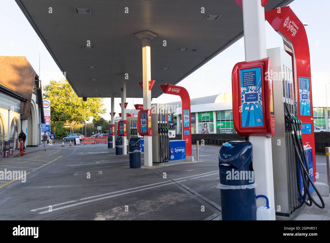 London, England, UK. 29th September, Esso fuelling station at Tesco Express on south circular road , round about between A20 and A205 near Eltham green stays shut with empty forecourt as fuel supplies had run dry. Credit: Xiu Bao/Alamy Live News Stock Photo