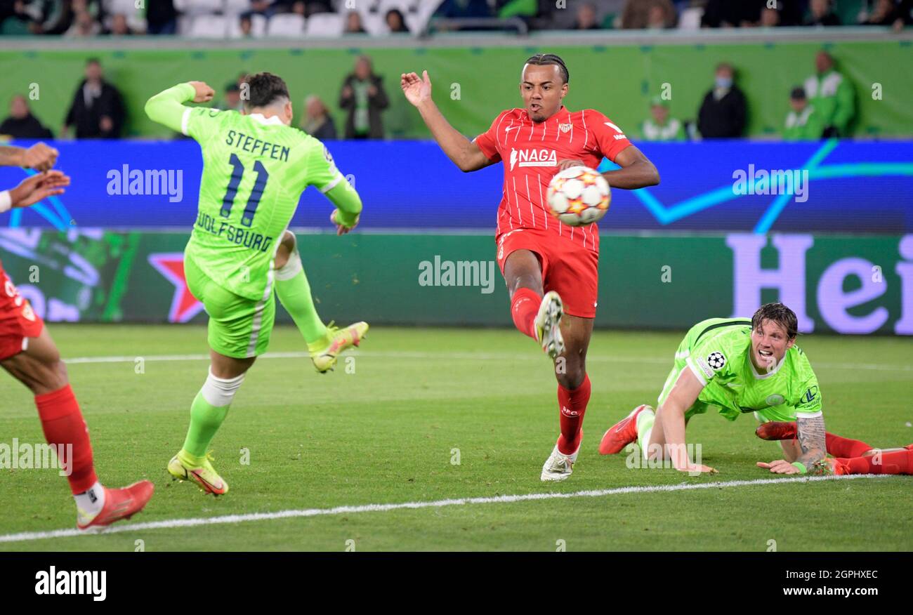 Soccer Football Champions League Group G Vfl Wolfsburg V Sevilla Volkswagen Arena Wolfsburg Germany September 29 2021 Vfl Wolfsburg S Renato Steffen Scores Their First Goal Reuters Fabian Bimmer Stock Photo Alamy