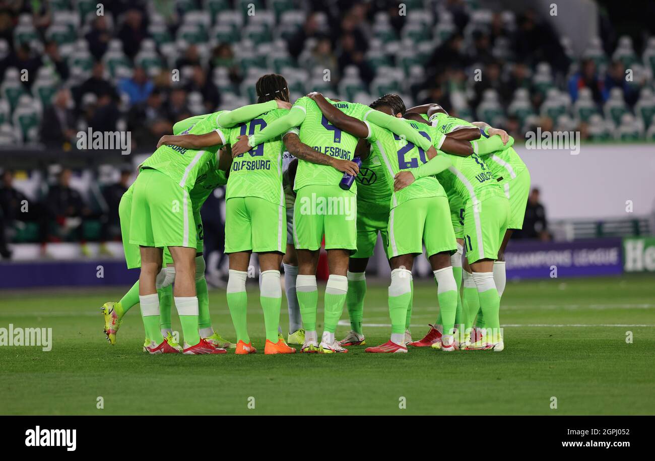 Wolfsburg Deutschland 29th Sep 2021 Firo 29 09 2021 Fuvuball Uefa Champions League Cl Chl Season 2021 2022 Group Stage Vfl Wolfsburg Fc Sevilla Vfl Wolfsburg Team Circle Team Circle Credit Dpa Alamy Live News