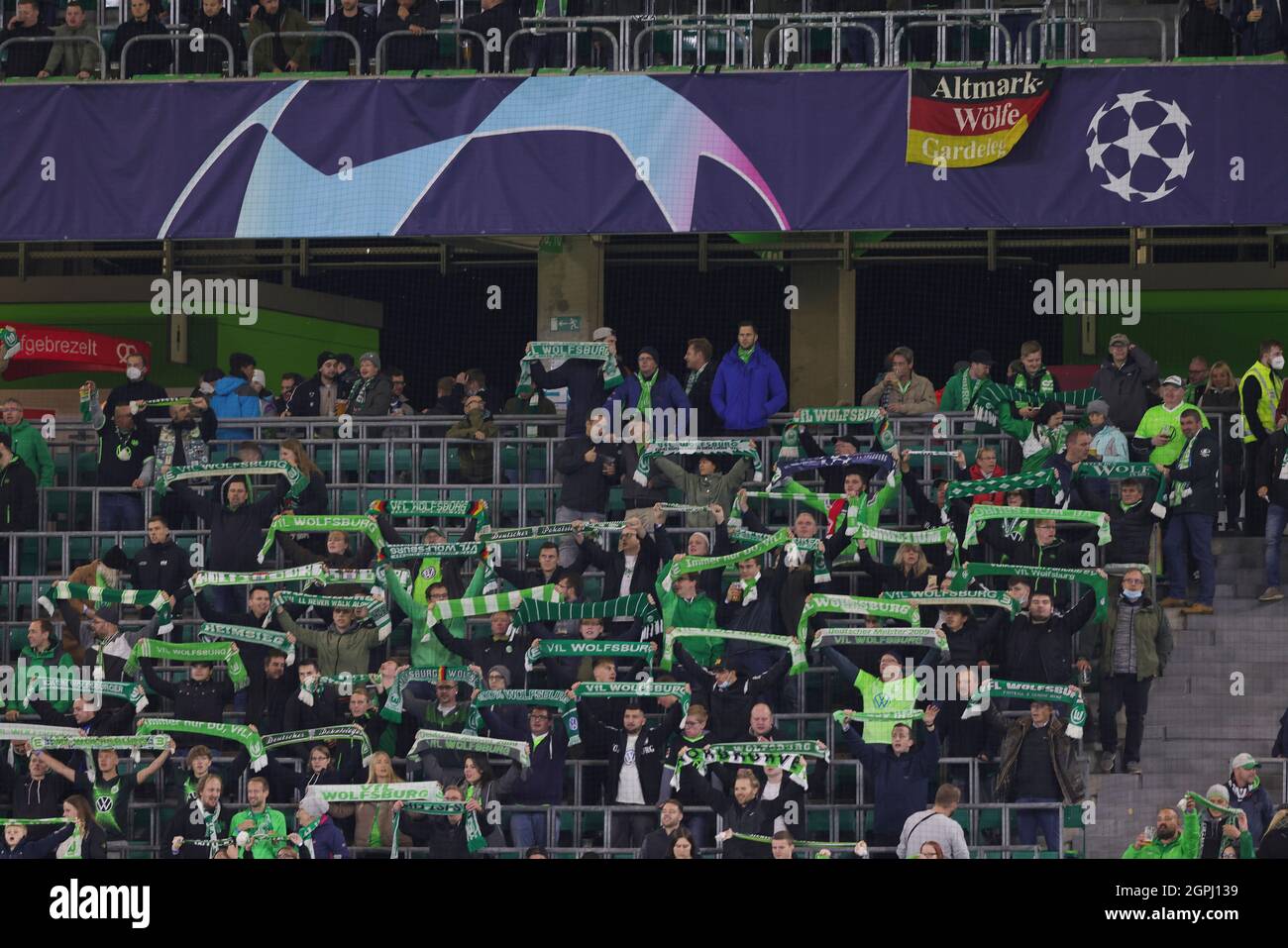 Wolfsburg Deutschland 29th Sep 2021 Firo 29 09 2021 Fuvuball Uefa Champions League Cl Chl Season 2021 2022 Group Stage Vfl Wolfsburg Fc Sevilla Vfl Wolfsburg Fans Backers Scarf Credit Dpa Alamy Live News Stock Photo Alamy