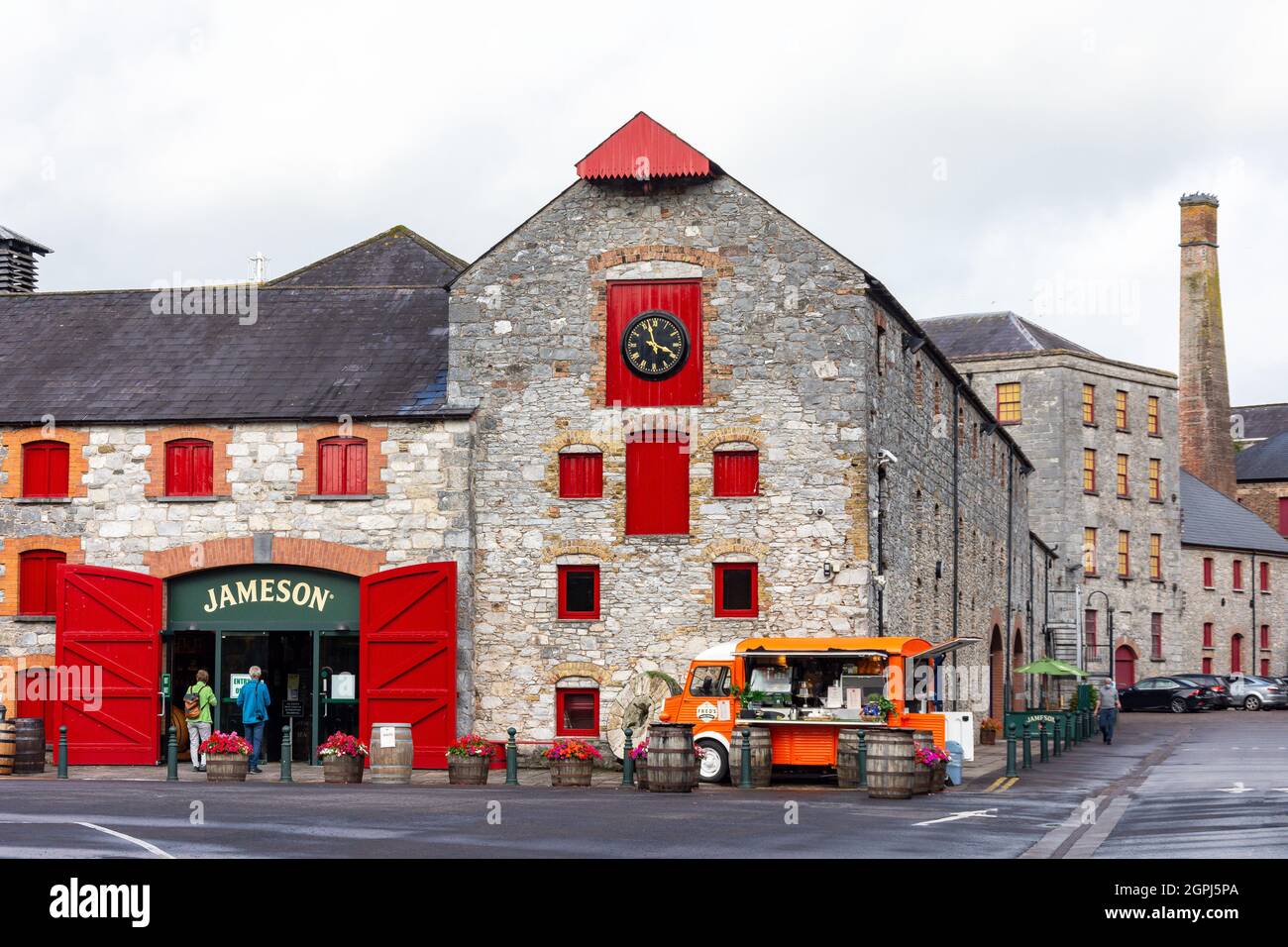 Entrance to Old Jameson Whiskey Distillery Midleton, Distilley Walk, Midleton (Mainistir na Corann), County Cork, Republic of Ireland Stock Photo