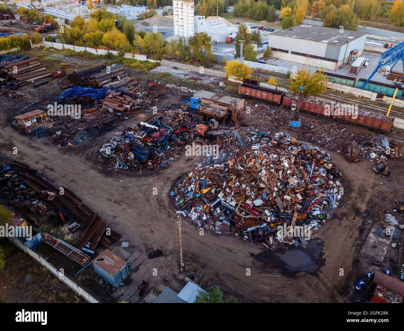 Junkyard aerial view hi-res stock photography and images - Alamy