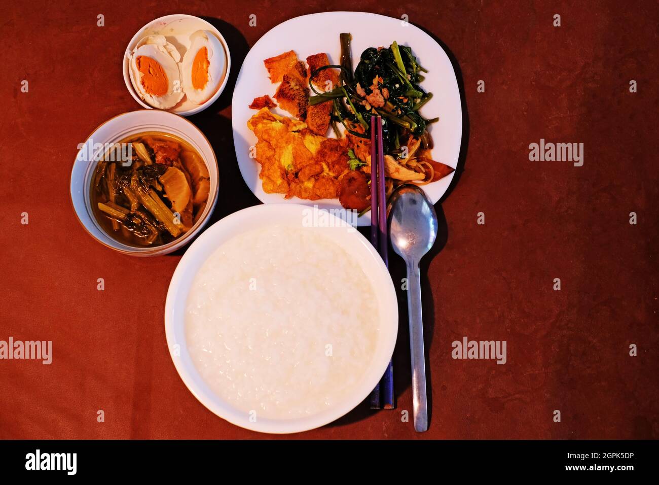 Boiled rice in cup hi-res stock photography and images - Alamy