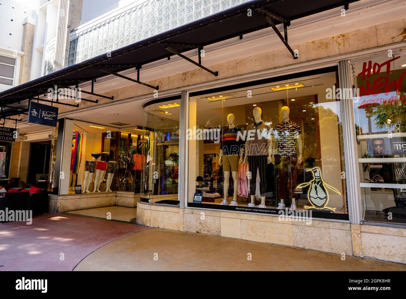 Miami Beach, FL, USA - September 19, 2021: Photo of Miami Beach Lincoln  Road Apple Store Stock Photo - Alamy