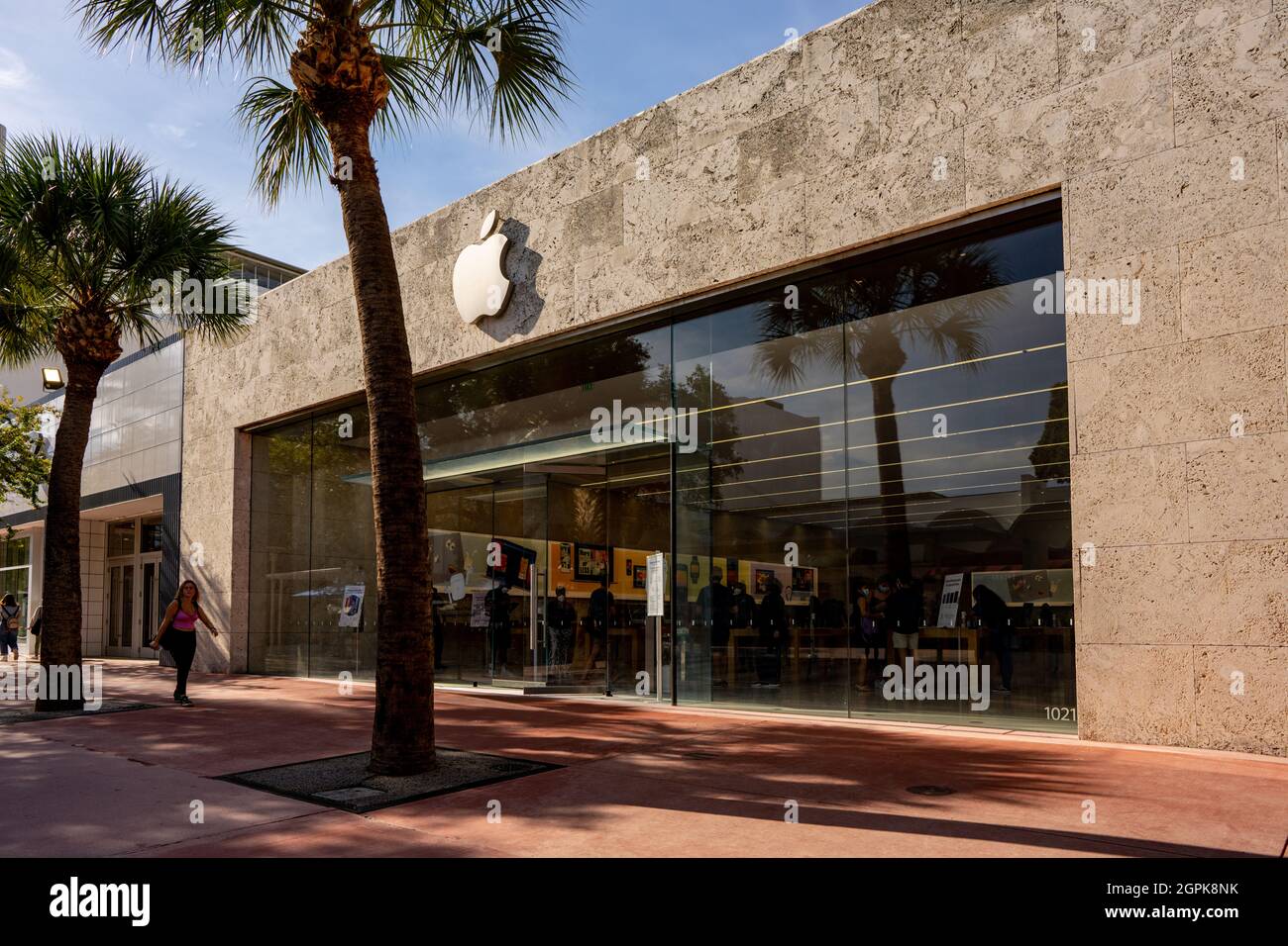 Miami Beach, FL, USA - September 19, 2021: Photo of Miami Beach Lincoln  Road Apple Store Stock Photo - Alamy