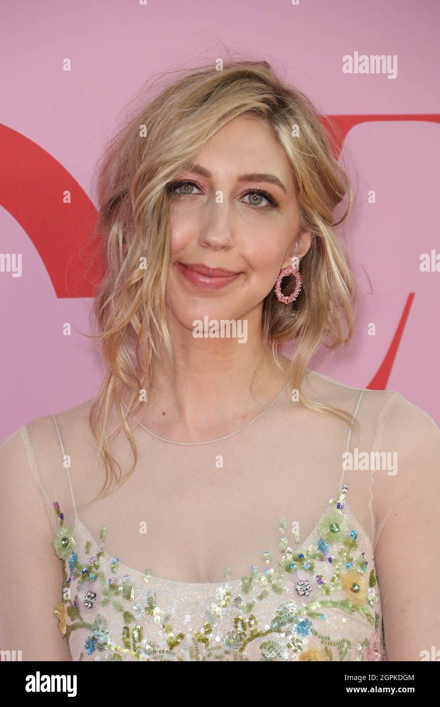 Heidi gardner hi-res stock photography and images - Alamy