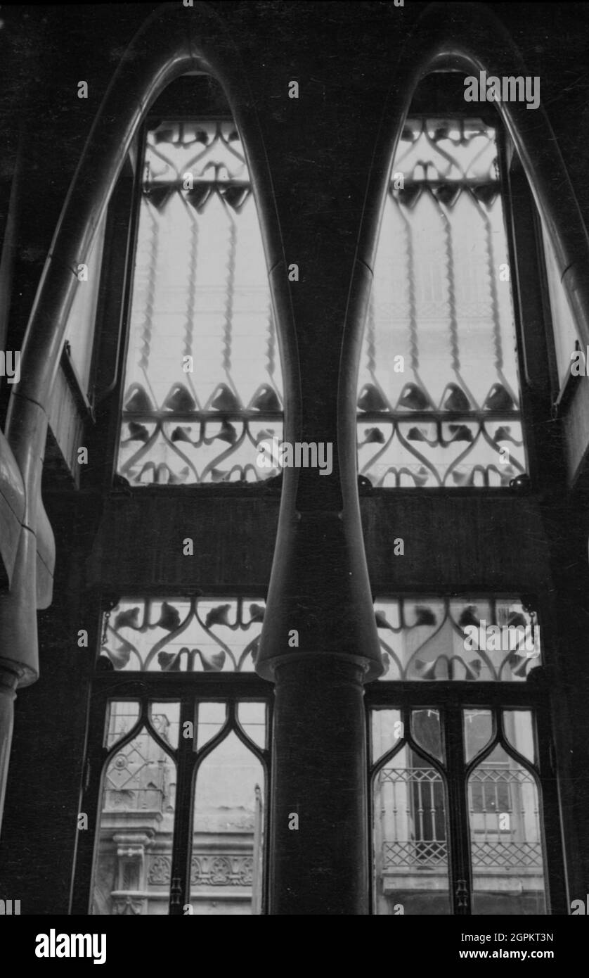 Palau Güell (Trust Room): arches and windows, 1955. Author: ANTONI ...