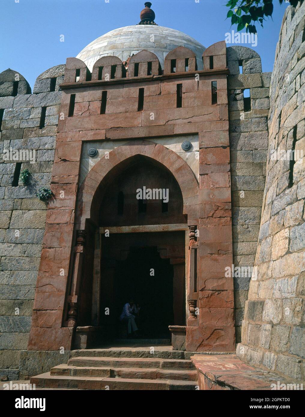 PUERTA DE ENTRADA AL PALACIO FORTALEZA. Location: FORTALEZA DE TUGHLAQABAD. DELHI. India. Stock Photo