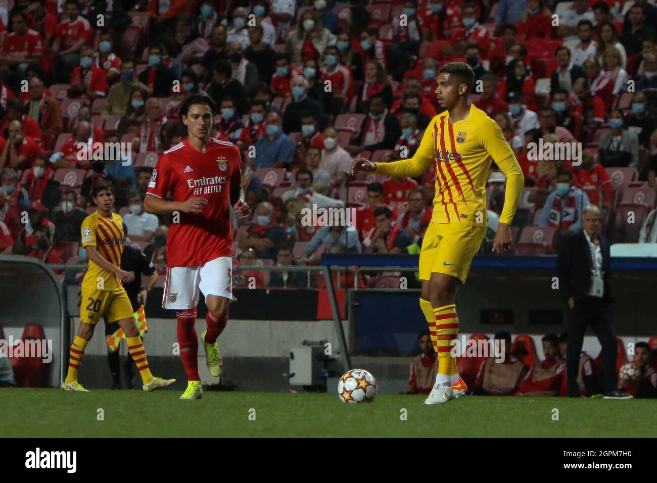 Darwin Núñez of Benfica and Ronald Araújo of FC Barcelone during the UEFA  Champions League, Group Stage, Group E football match between SL Benfica  and FC Barcelona on September 29, 2021 at