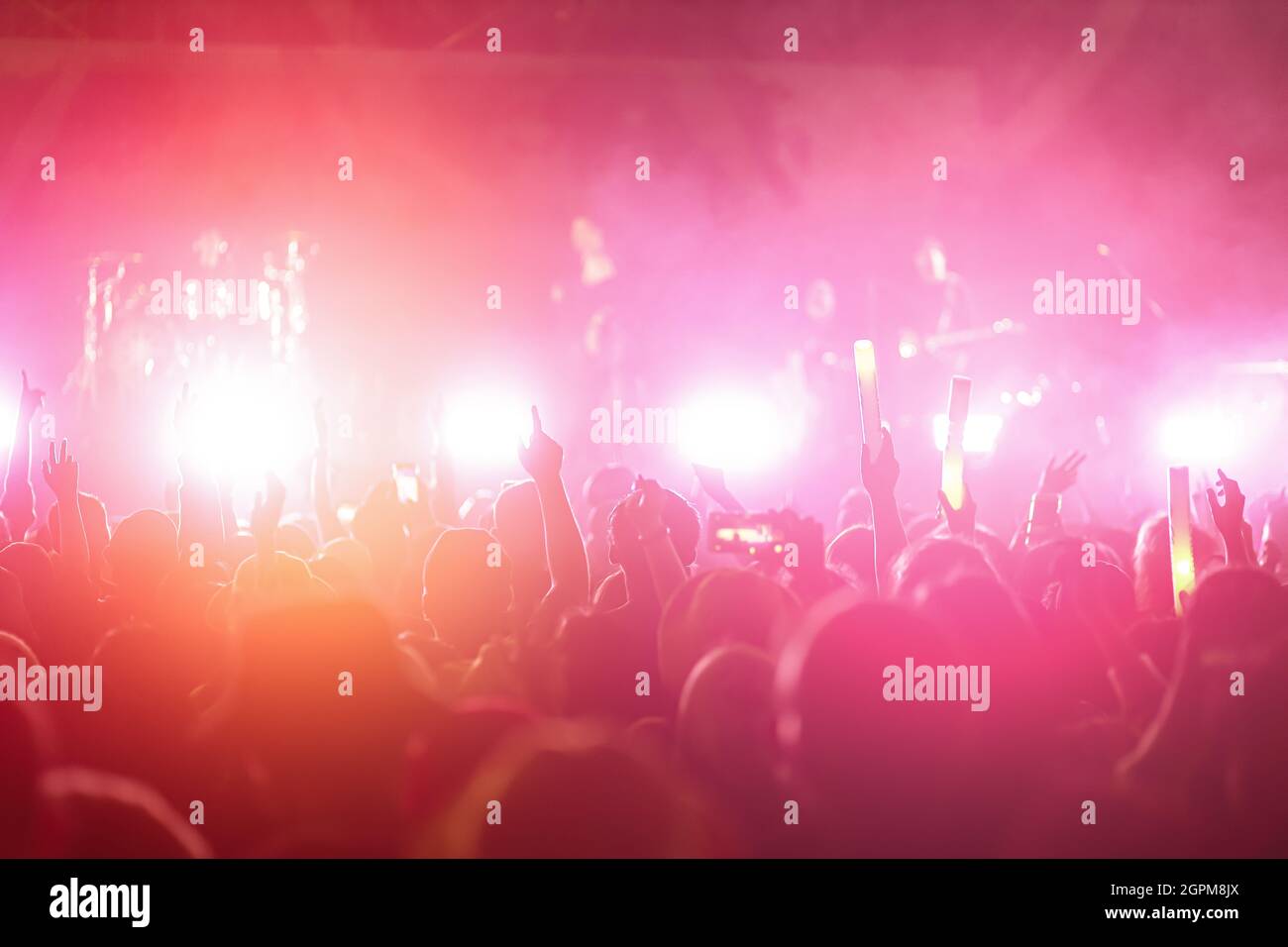 Rock festival crowd summer hi-res stock photography and images - Alamy