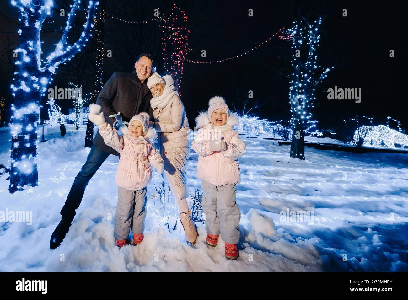 Large family four children hi-res stock photography and images - Alamy