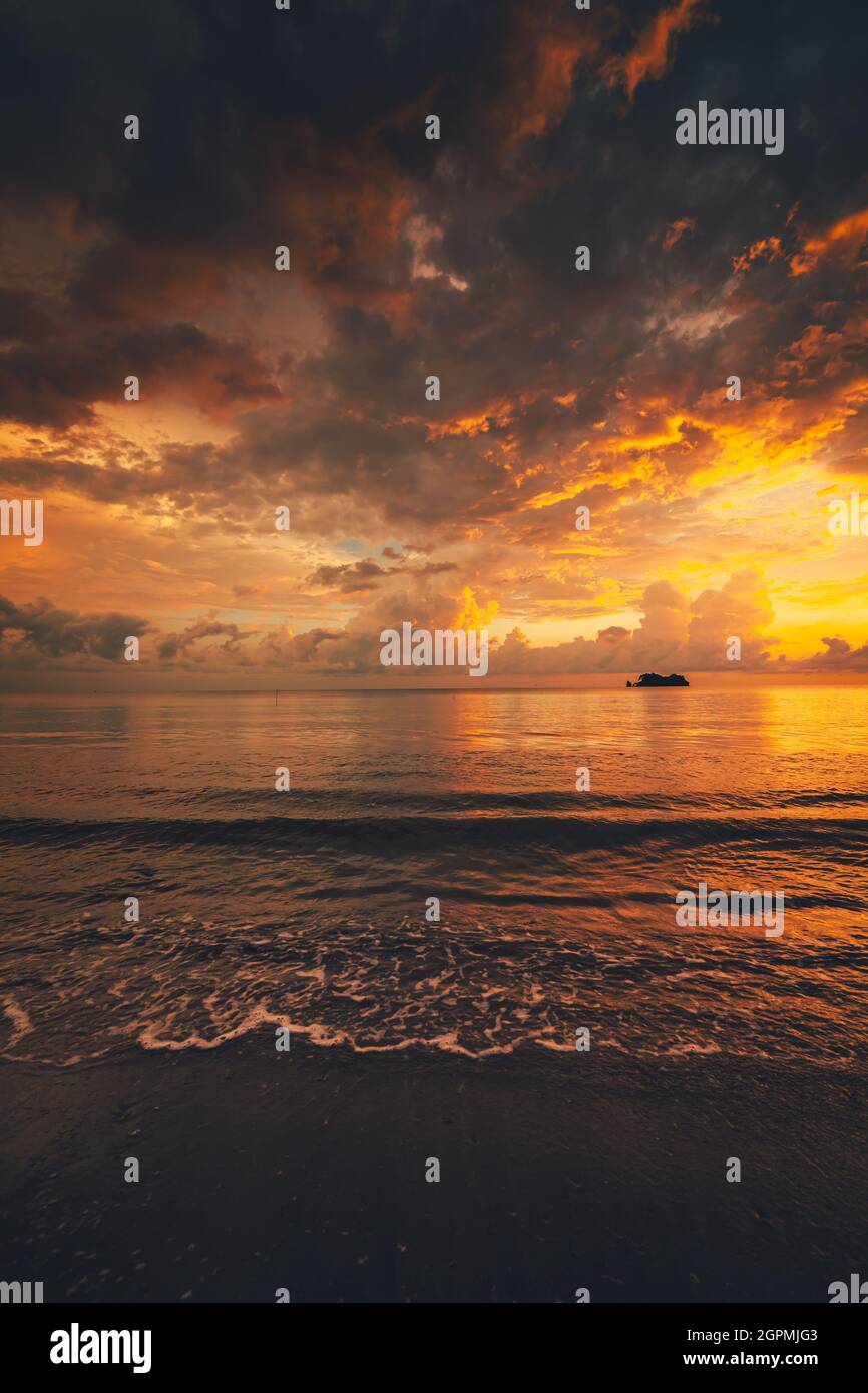 Sunrise, sunset over the beach and ocean waves on a tropical sea Stock ...