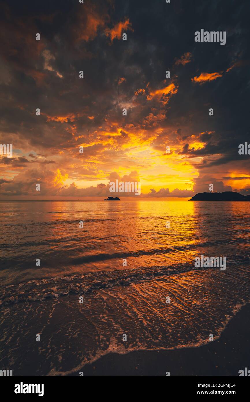 Sunrise, sunset over the beach and ocean waves on a tropical sea Stock ...