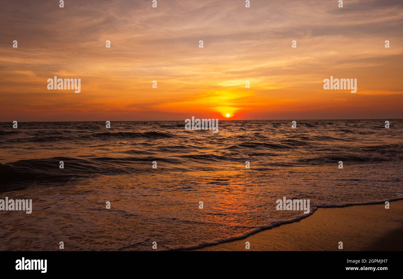 Sunrise, sunset over the beach and ocean waves on a tropical sea Stock ...